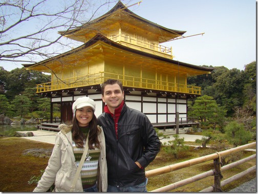 kyoto Golden pavilion menina e menino atras